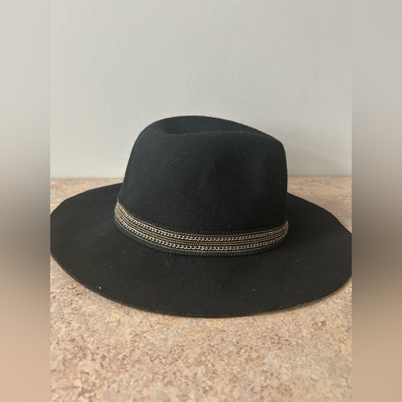 Do Everything in Love 100% wool banded hat NWT - Picture 2 of 6